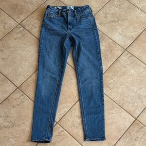 Universal Thread Women's Skinny Jeans in Medium Blue Wash